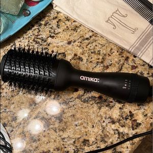 Amika blowdryer brush